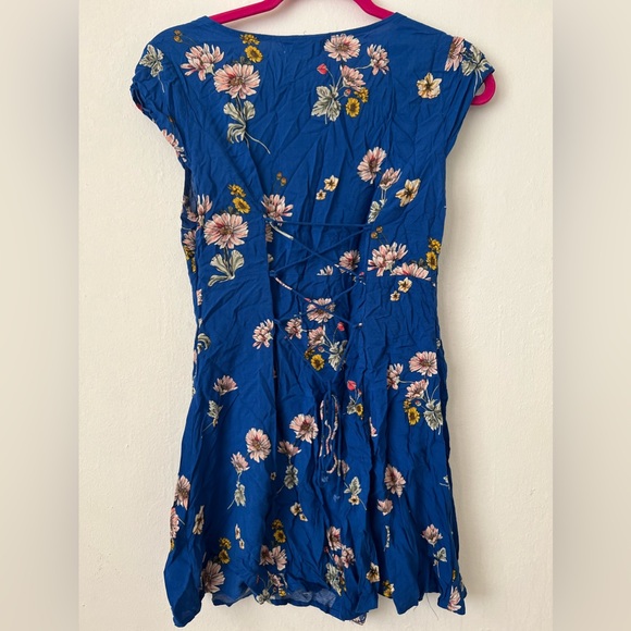 Mini Dress 🌺 - Picture 2 of 3